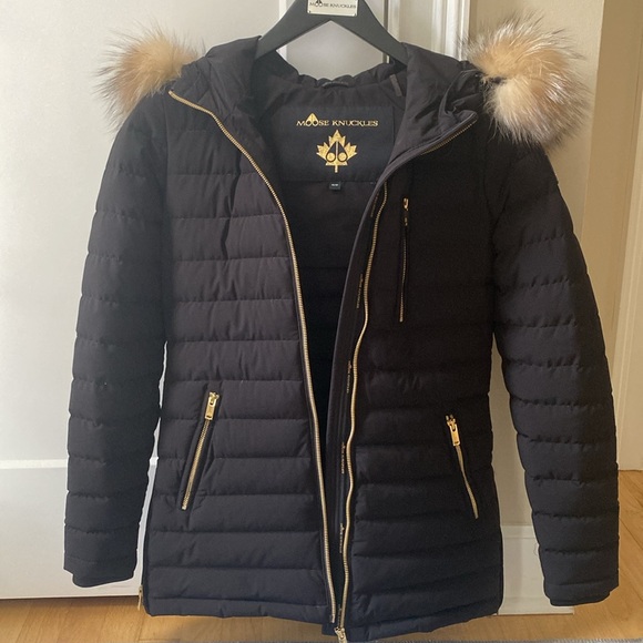 Moose Knuckles xs jacket. Fur hood liner is removable. - Picture 4 of 7